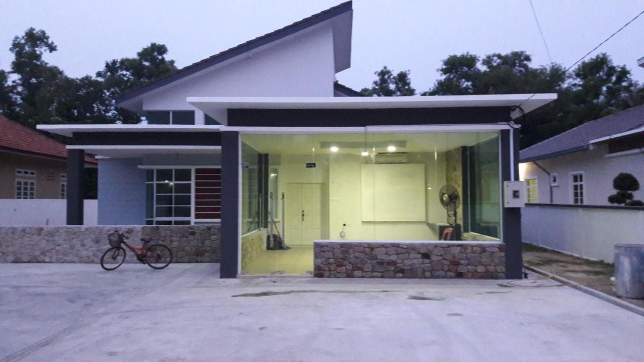 Dlayaran Villa Guest House Kuala Rompin Bagian luar foto